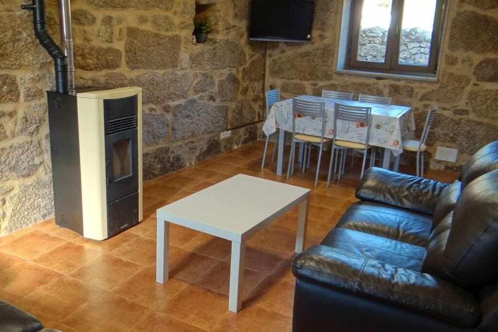 Cuberto Darriba Casa Restaurada En Canedo การ์โนตา ภายนอก รูปภาพ